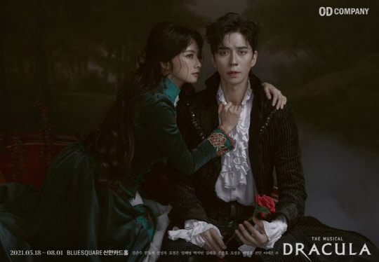 '드라큘라'역 신성록 X '미나'역 임혜영   [오디컴퍼니㈜ 제공]